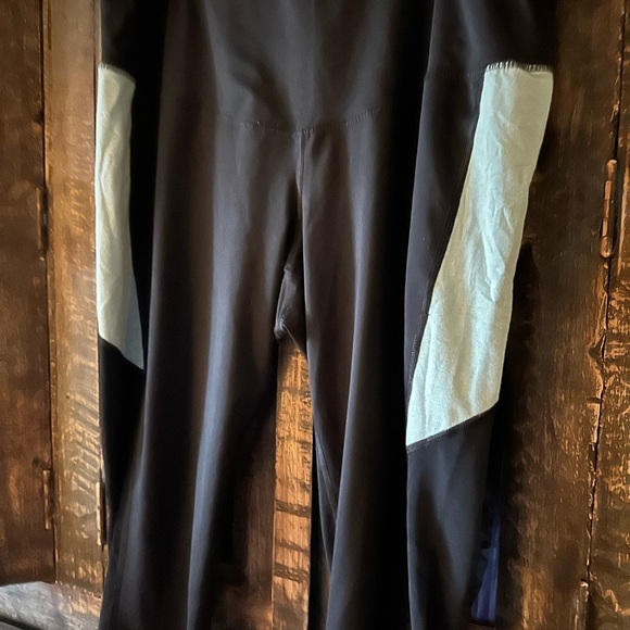 Rainbeau Curves Black & Light Green Athletic Leggings w/ sheer sections Sz 18-20 - Picture 2 of 2